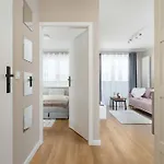 Elegant And Bright In With Balcony By Renters شقة