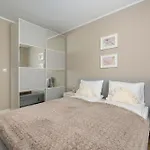 Elegant And Bright In With Balcony By Renters *