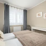 Elegant And Bright In With Balcony By Renters