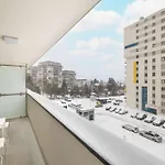 Elegant And Bright In With Balcony By Renters Apartment *