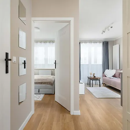 Elegant And Bright In With Balcony By Renters דירה