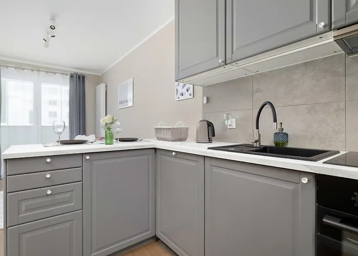 Elegant And Bright In With Balcony By Renters Lägenhet *