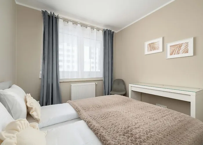 Elegant And Bright In With Balcony By Renters